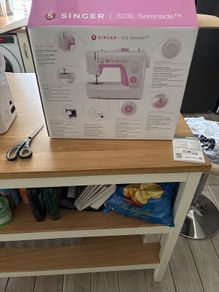 Sewing machine singer