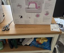 Sewing machine singer