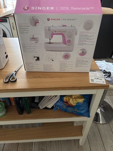 Sewing machine singer