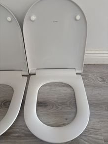 toilet seats ( 2)