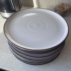 Set of 8 dinner plates