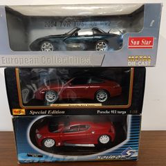 3 x 1:18 Scale Die-cast Model Cars