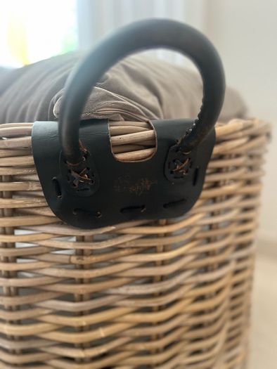 Kubu rattan basket with leather handles