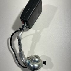 BMW 5 Series F10 F11 seat belt rear left Buckle belt lock 724327307 A3l3b18g