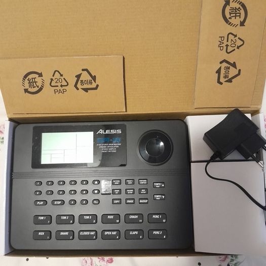 Alesis SR 16 drum machine