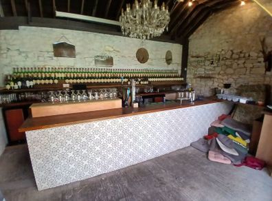 Bar and bar room