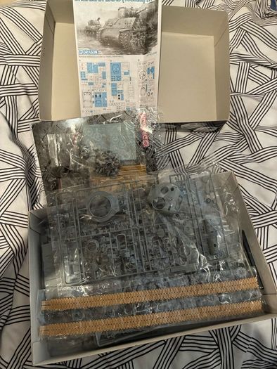 2 scale models afv  club 1/35 Churchill mk v and Dragon 1/35 Sherman m44A3  (105 mm) hvss
