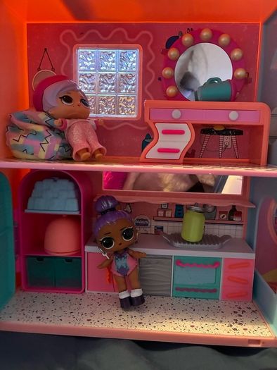 lol house with furniture and 3 dolls