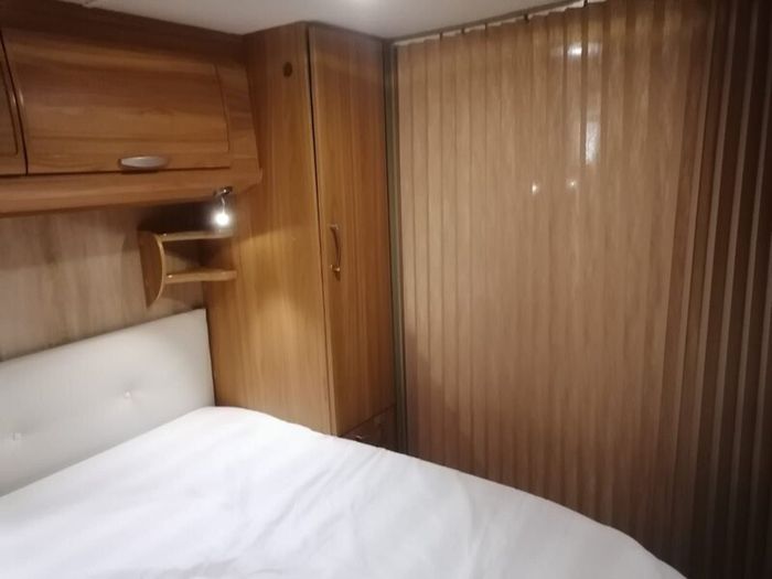 Lunar Lexon 560 4 Berth Caravan 2010