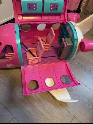 Lol doll house and acc.