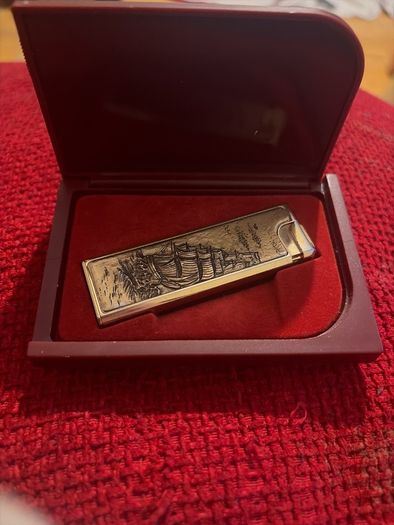 Vintage Japanese Lighter, Heavy gold tone, Original Presentation Case