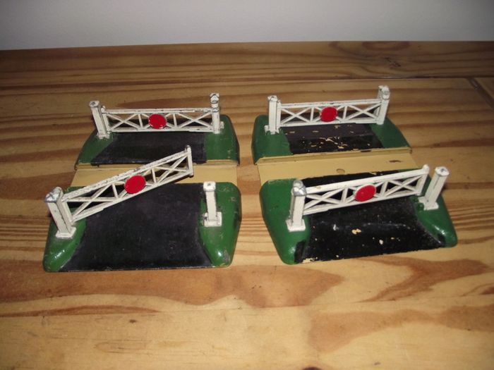 Hornby Dublo:  Level Crossing X 2
