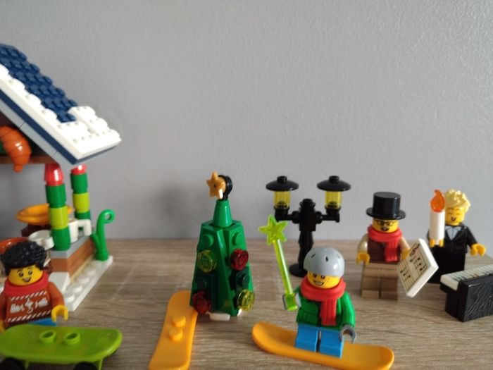 LEGO Winter Village Accessories and Mini Figures Bundle 1