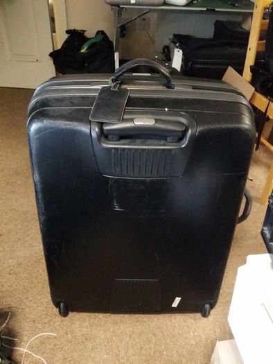 Samsonite 30" Upright Hardshell Wheeled Suitcase - Damaged Latch