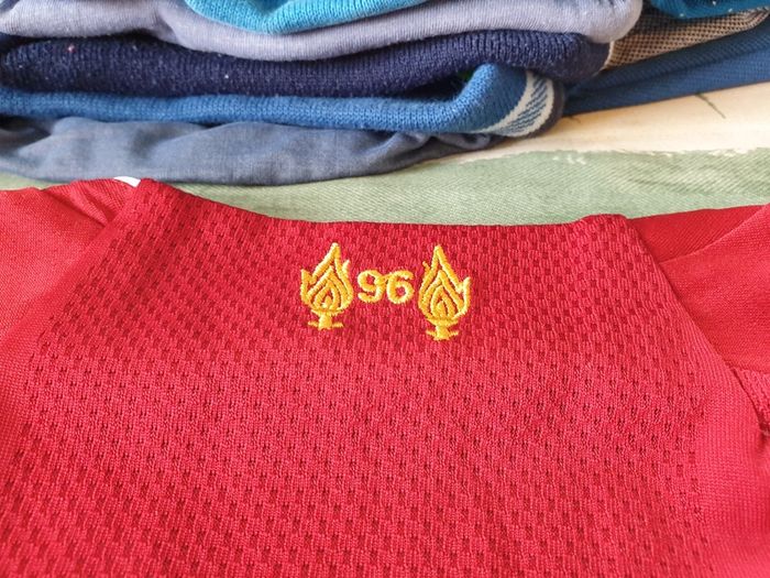 Liverpool Football Club Home Jersey 2019 to 2020 Childrens Extra Large New Balance YXL