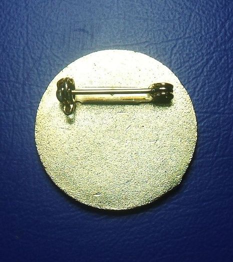 BOTRA HOT SHOTS CLUB (Bowls International Magazine) - membership enamel badge (1990's)