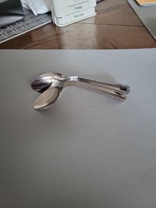 Trick bending spoons