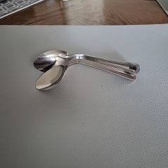 Trick bending spoons