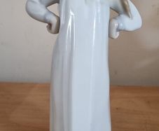 Lladro girl in nightdress