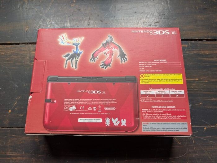 Nintendo 3DS XL - Pokemon Red Xerneas Yveltal Edition Console