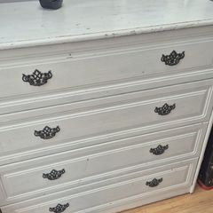 Chest of drawers