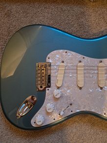 Fender stratocaster (MIM) pristine with EMG pickups