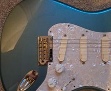 Fender stratocaster (MIM) pristine with EMG pickups