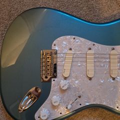 Fender stratocaster (MIM) pristine with EMG pickups
