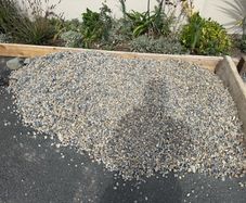 Cream and grey pebble