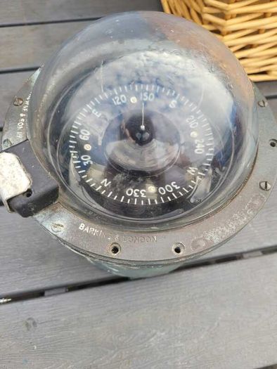 Henry & browne and son Ltd compass ,   Highly collectible  Mid 20th century