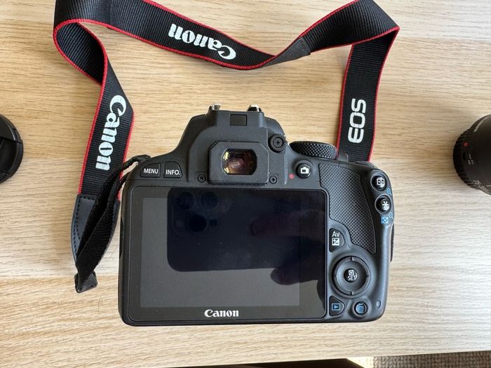 Canon Eos 100d + Efs 18-55mm + Ef 75-300mm