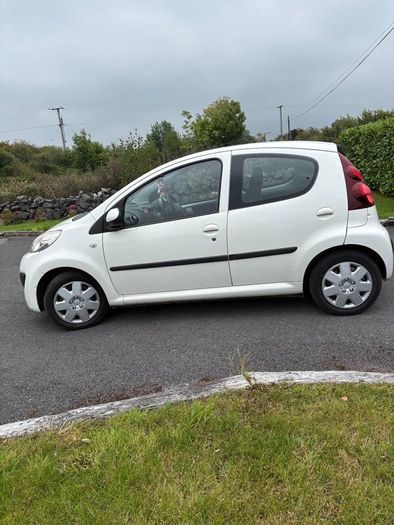 2013 Peugeot 107 1.0 petrol 5-door manual