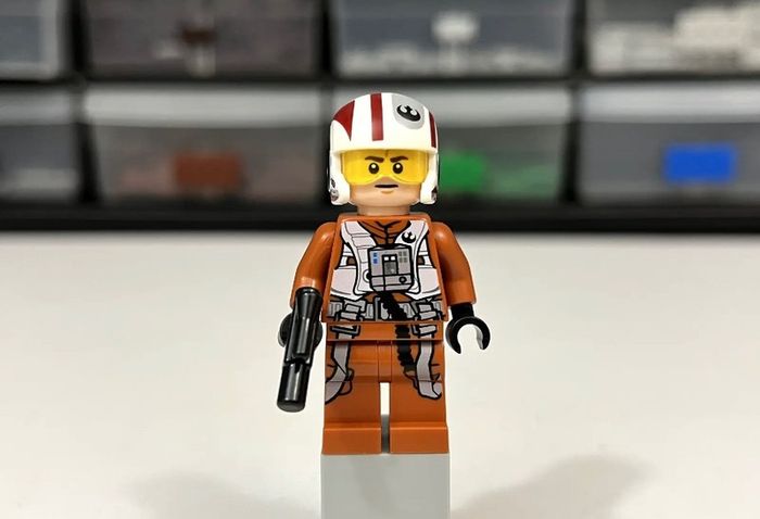 LEGO Star Wars Resistance Pilot X-Wing Minifigure w/ Blaster 75102 sw0659