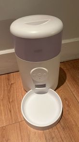 Pet feeder