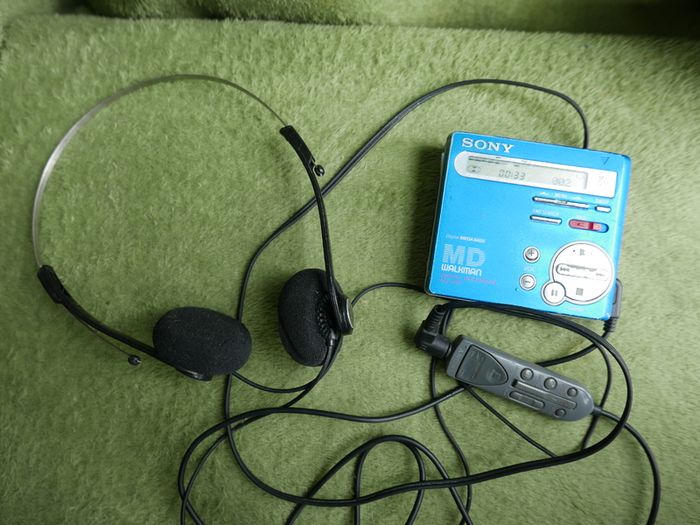 Sony MZ-R70 MiniDisc Walkman Digital Recording MD Player Recorder Working well