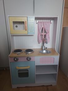 Play kitchen