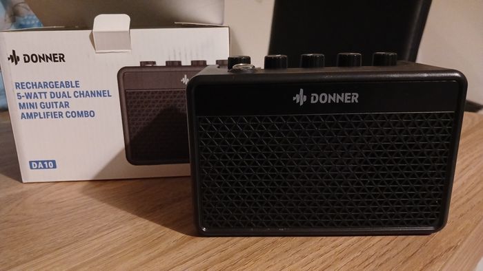 Rechargeable Mini Guiter Amplifier DA 10