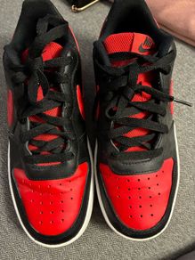 nike runners black and red