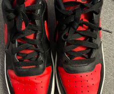 nike runners black and red