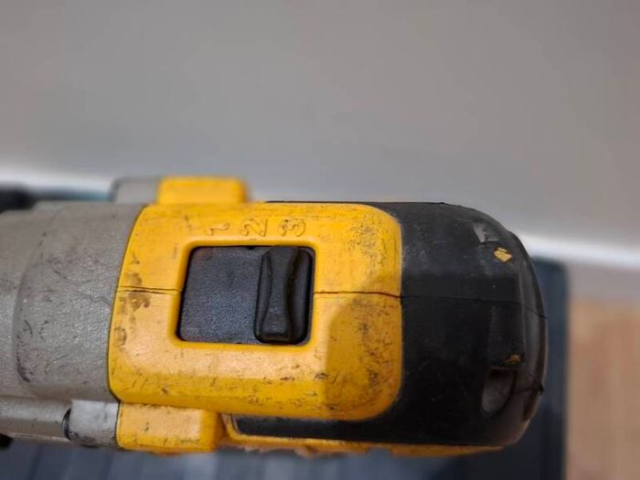 Dewalt powerful drill DCD985 with 6 AH battery