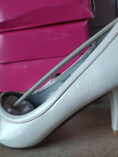 white shoes size 38