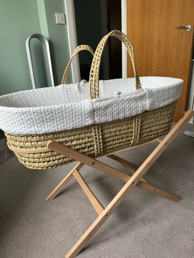 The Little Green Sheep Moses Basket - White