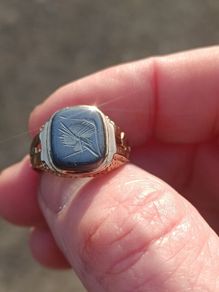 Stunning 9 Carat Gold Hematite Ring