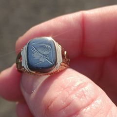 Stunning 9 Carat Gold Hematite Ring