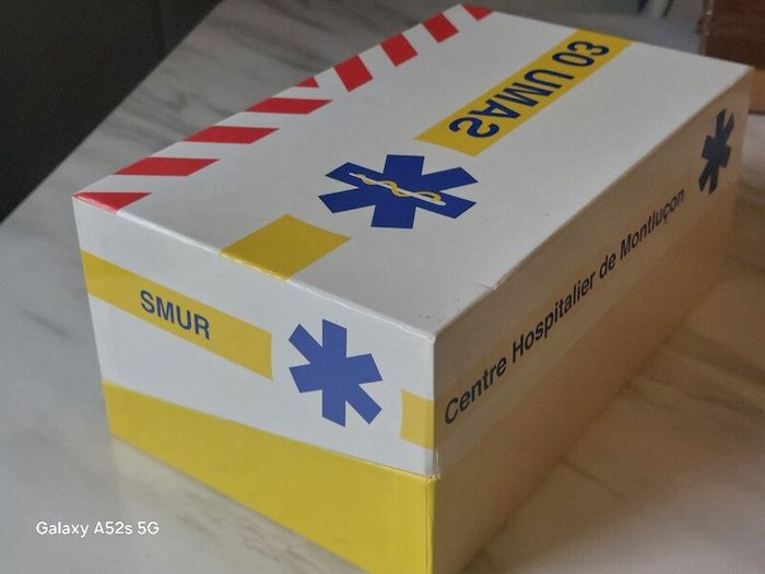 Universal Hobbies 1:43 Renault Espace French Emergency SMUR Set (3 Cars, Boxed)