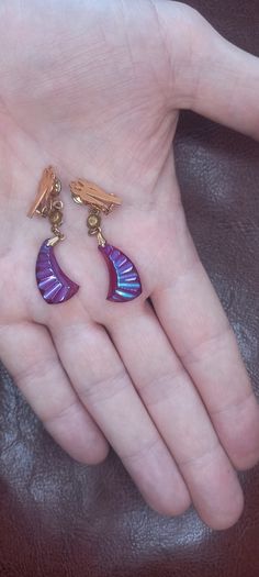 Vintage jewelry is sold individually for 5 to 10 euros