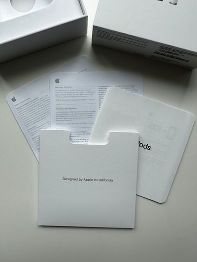 APPLE AirPods (2nd generation) with box and charging cable
