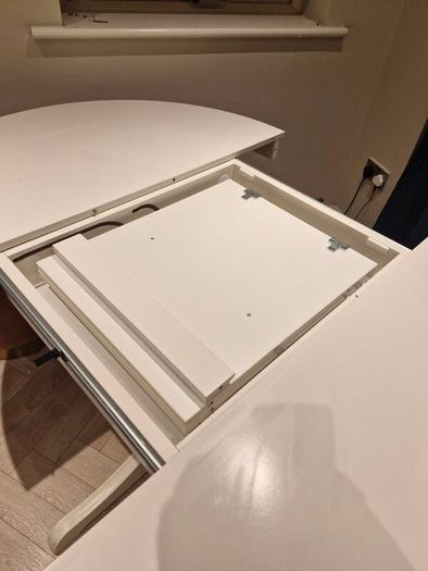 table and chairs