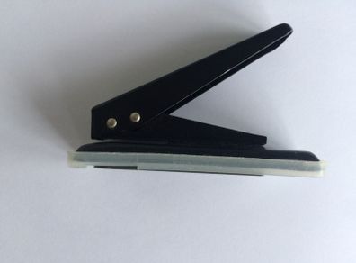 Single hole puncher metal black