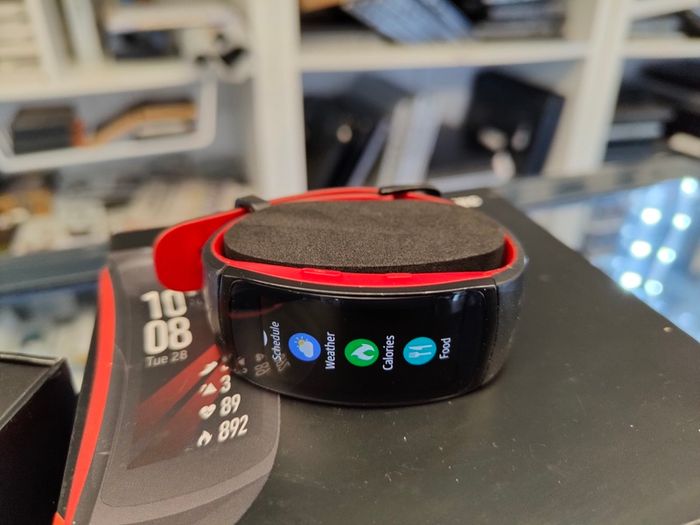 Samsung Galaxy Gear Fit 2 PRO Smart Watch Fitness Tracker HRM Red (Large) Used